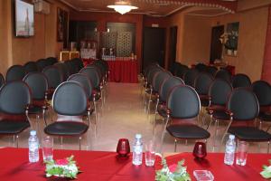 Zaplecze biznesowe lub konferencyjne w obiekcie Hôtel Belle Vue et Spa