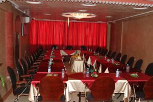 Zaplecze biznesowe lub konferencyjne w obiekcie Hôtel Belle Vue et Spa