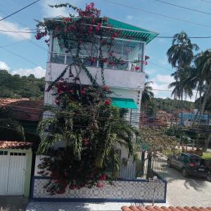 a building with flowers on the side of it at Pousada Tiriri Guesthouse in Barra do Camaragibe