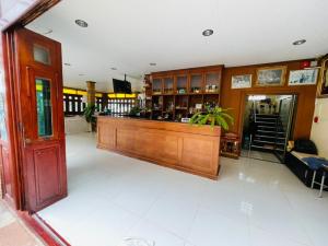 a restaurant with a bar in a room at Family House Resort, Haad Rin in Haad Rin