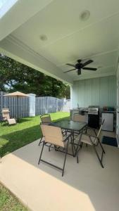 a patio with a table and chairs and a ceiling fan at Luxury House Cottage - Foley in Foley
