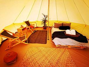 Postel nebo postele na pokoji v ubytování Nomada Glamping & Aguas Termales - San Miguel de Allende X NANTLI LIVING