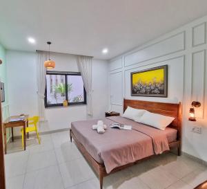 a bedroom with a bed and a desk in it at Mai Home - Apartment & Homestay in Ho Chi Minh City