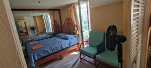 Giường trong phòng chung tại IOW4 LM Junior Suite +69 ảnh