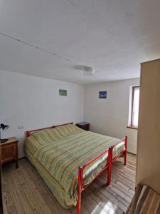 Tempat tidur dalam kamar di Settimana Cervinia-Valtournenche