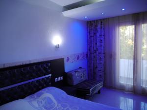a purple bedroom with a bed and a window at Blue Bay Beach Hotel in Koinyra