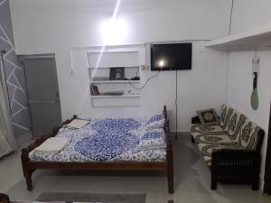 Letto o letti in una camera di Sudha Kutir Puri