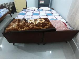 Letto o letti in una camera di Sudha Kutir Puri