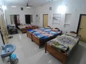 Letto o letti in una camera di Sudha Kutir Puri