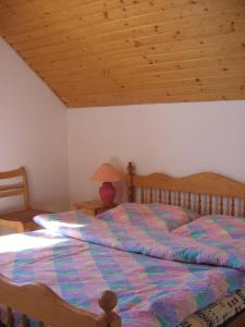 Ένα ή περισσότερα κρεβάτια σε δωμάτιο στο Dom pod Czarnym Bocianem