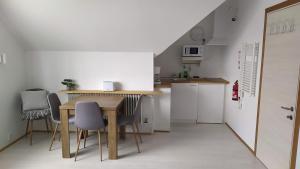 Kuchyň nebo kuchyňský kout v ubytování Guesthouse Hateigi 2 + 27 fotografií