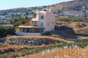 a house on top of a hill at Stella Di Mare family house in Agios Ioannis