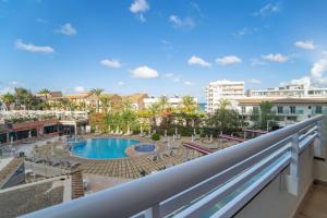 Bazén v ubytování Ferrer Janeiro Hotel & Spa nebo v jeho okolí