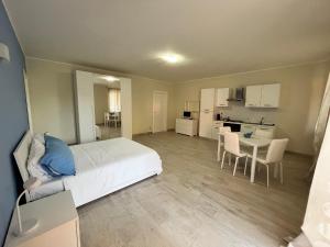 a bedroom with a bed and a table and a kitchen at Casa Cost 2 in Vetralla