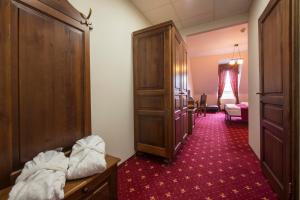 A bed or beds in a room at Hotel Grand Vígľaš