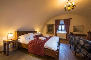 A bed or beds in a room at Hotel Grand Vígľaš