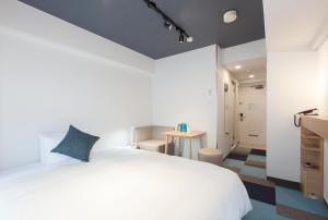 Кровать или кровати в номере Tokyu Stay Meguro Yutenji