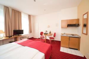 TV a/nebo společenská místnost v ubytování City-Hotel Am Wasserturm Halle