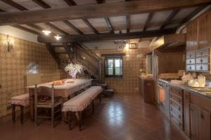 Kuchyň nebo kuchyňský kout v ubytování Agriturismo Renello
