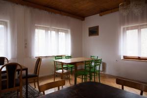 Posezení v ubytování Galerka Líšný + 17 fotografií