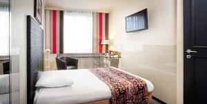 Cama ou camas em um quarto em Hotel Suisse