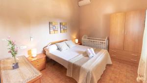 Posteľ alebo postele v izbe v ubytovaní Casa Rural Villa Lucrecia + 33 fotografií
