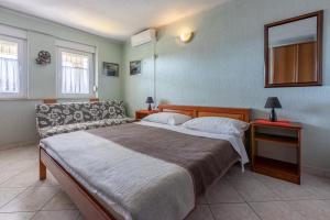 Posteľ alebo postele v izbe v ubytovaní Apartmani ELLEN