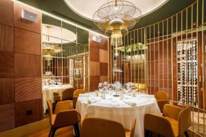 Restaurant ou autre lieu de restauration dans l'établissement IBIZA ROOMs