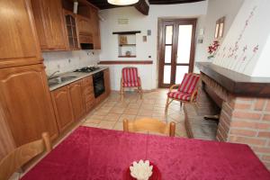 Η κουζίνα ή μικρή κουζίνα στο Appartamenti Il Borgo