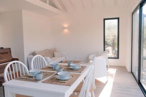 Χώρος καθιστικού στο Casa do Losango - the Douro river as a border