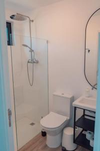 Ένα μπάνιο στο Casa do Losango - the Douro river as a border