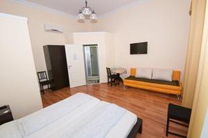 A television and/or entertainment centre at K+T Boardinghouse