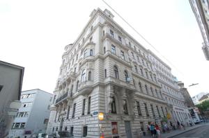 The building in which a vendégházakat is located