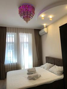 A bed or beds in a room at CENTER APARTMENT PLOVDIV Még 20 kép