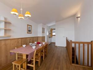 a dining room and kitchen with a table and chairs at Appartement La Tania, 4 pièces, 9 personnes - FR-1-513-8 in La Tania