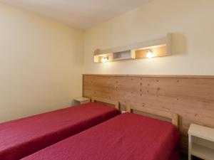 two beds in a room with red sheets at Appartement La Tania, 4 pièces, 9 personnes - FR-1-513-8 in La Tania