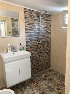 A bathroom at CENTER APARTMENT PLOVDIV