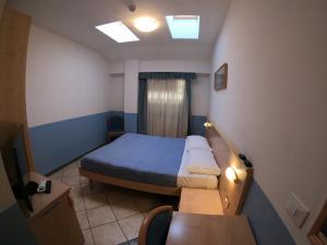 Un pat sau paturi într-o cameră la Albergo La Caravella