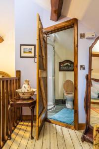 a bathroom with a mirror and a toilet at Sorley Boys Snug in Derry Londonderry