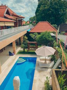 נוף של הבריכה ב-Urban Jungle House Bali או בסביבה