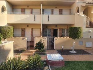Gallery image of The Hideaway 2 Bed Poolside Groundfloor Apartment On Albatros Full AC Free Fast Wifi in Los Alcázares