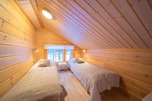 Postel nebo postele na pokoji v ubytování Levillas Kätkänkuja 2A