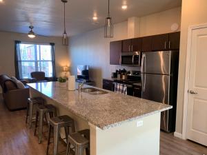 Elegant 4BR Apartment The Nest Lawrence with Pool