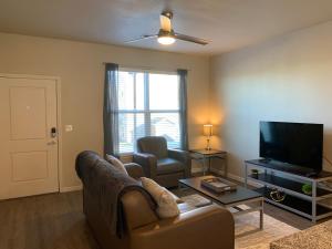 Elegant 4BR Apartment The Nest Lawrence with Pool