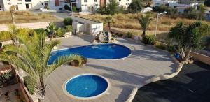 Pemandangan kolam renang di Petras Cozy Nest, 1-bedroom apt., Paphos-Universal atau di dekatnya