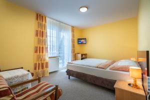 a bedroom with two beds and a window at Pokoje Gościnne Claudia in Szklarska Poręba