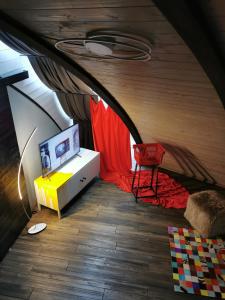 Posezení v ubytování Kupolmāja Ārpus laika - Domehouse in the forest