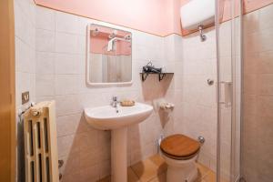 Koupelna v ubytování Dimora Fresilia Casa Vacanze + 37 fotografií