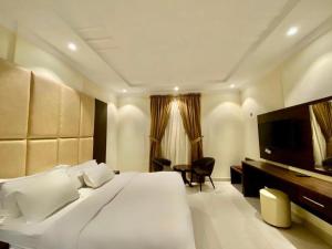 Gallery image of Sky Blue Hotel in Al Baha