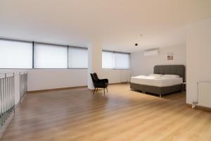 Leochares Lifestyle Apartments - Self check-in客房内的一张或多张床位
